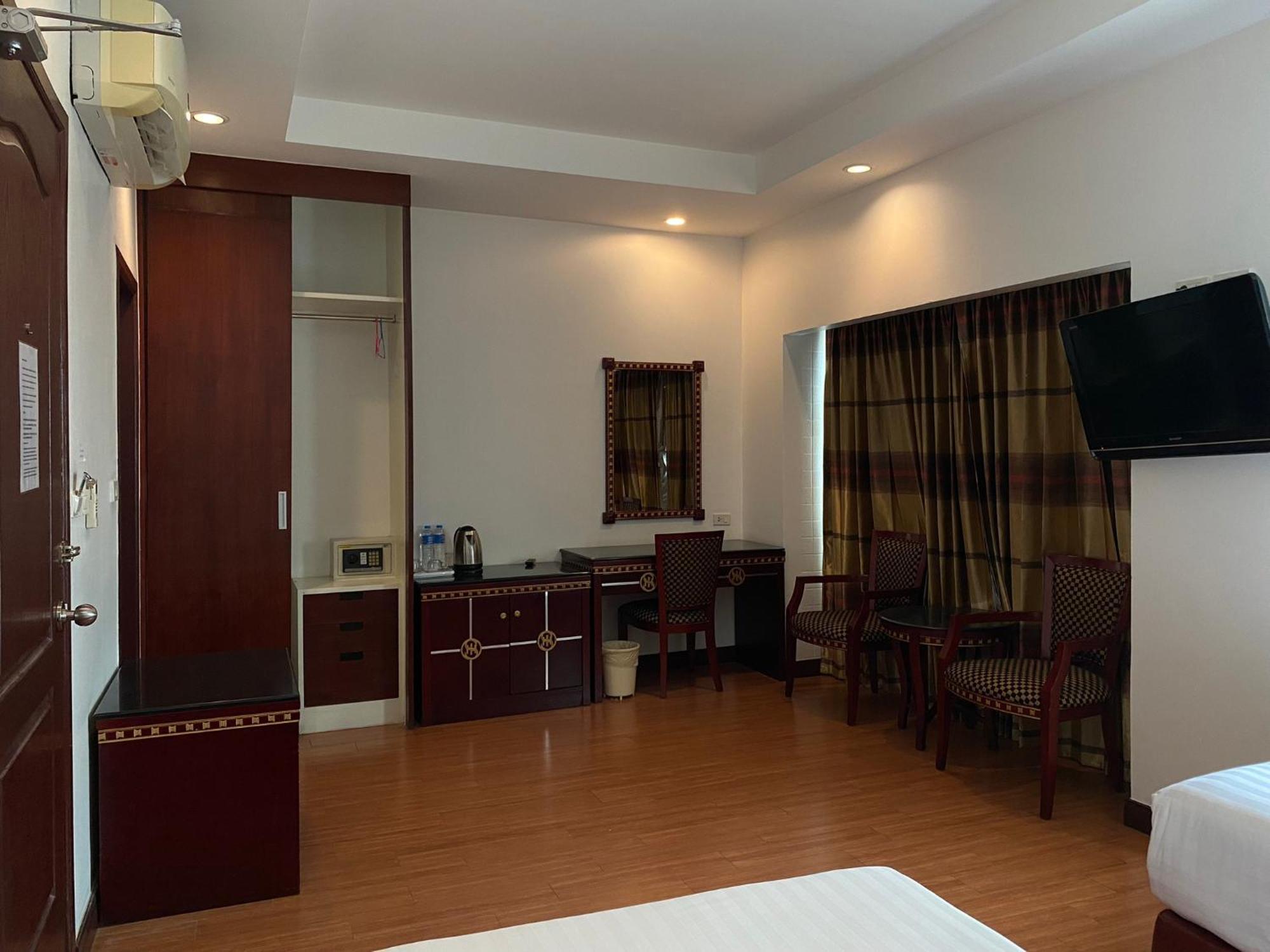 Jomtien Hisotel Exteriör bild